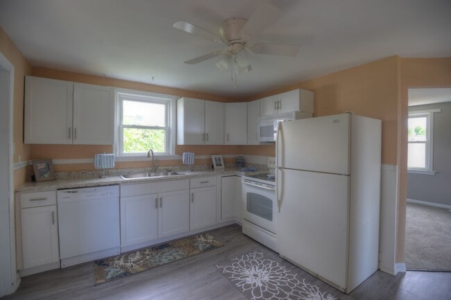 Building Photo - 2-Bedroom, 1-Bath Single-Family Home with Integral Garage and Renovated Interior for Rent
