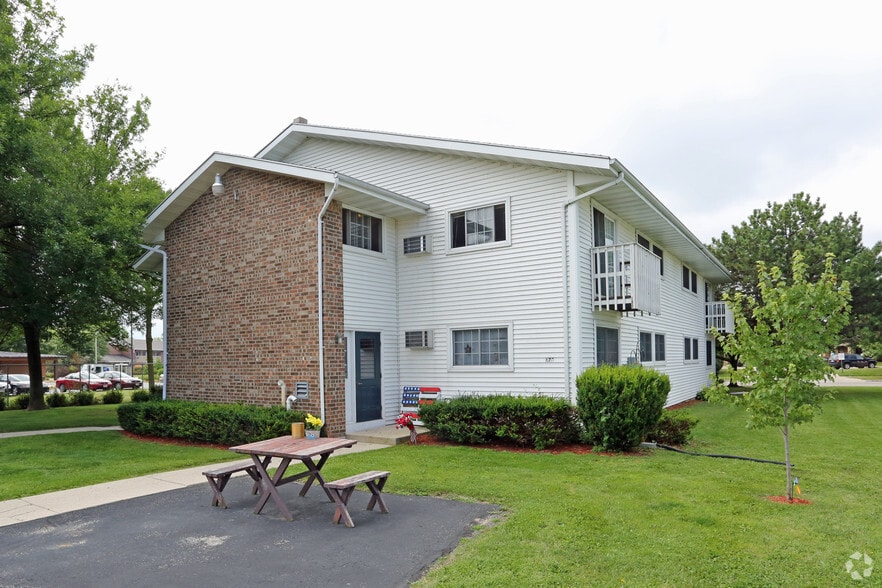 Fond du Lac Terrace Apts. 673 W Arndt St Fond du Lac WI 54935