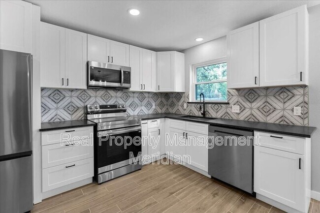Building Photo - 8725 Irongate Dr