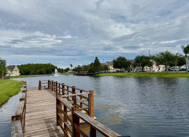 Building Photo - Fully Furnished 4 Bedroom 3 Bath Townhome ...