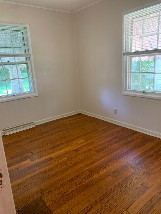 Building Photo - 2039 E Whitmer St