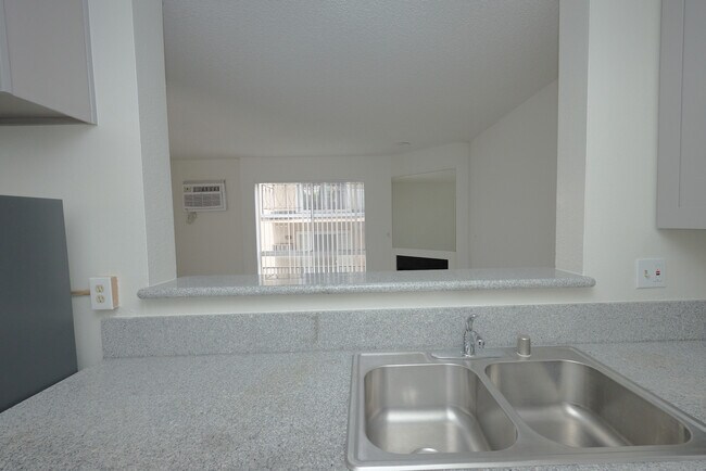 Building Photo - 1632 N Formosa Ave