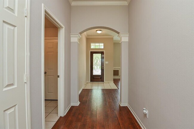 Building Photo - 7002 Bossut Dr