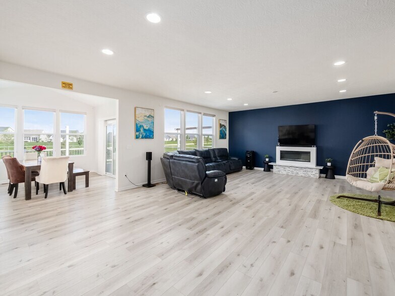 Building Photo - 274 Cambie Dr