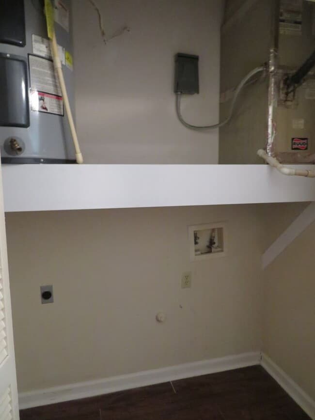 Building Photo - Lakemont