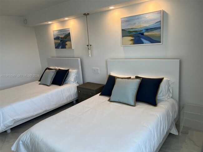 Building Photo - 100 Lincoln Rd