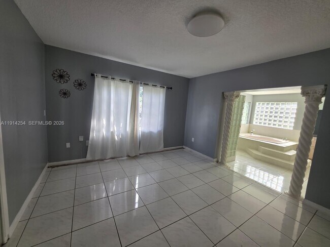 Building Photo - 2970 SW 17th St