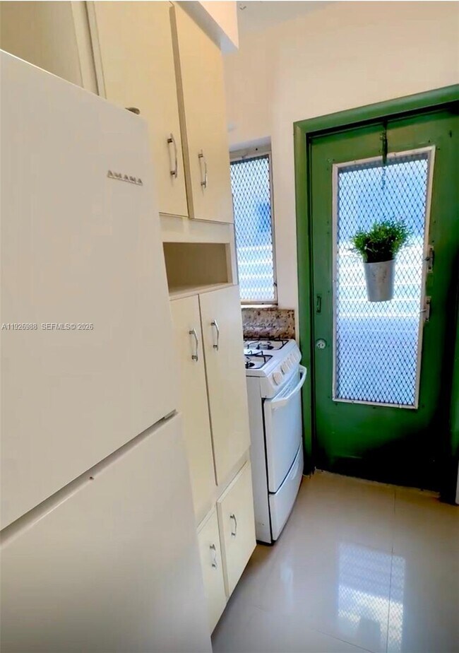 Building Photo - 644 Meridian Ave