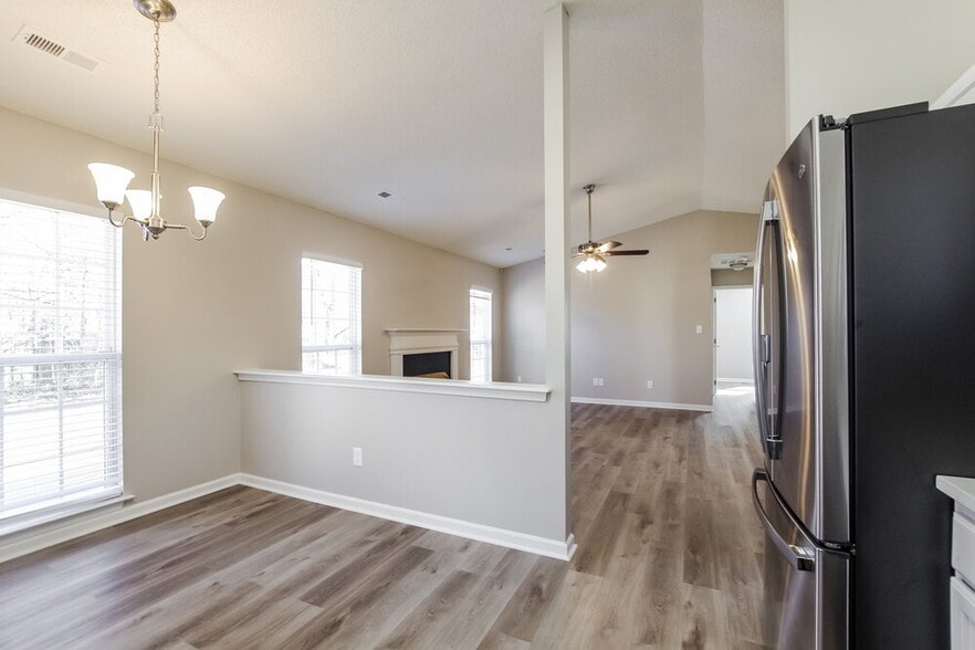 Building Photo - 3900 Golden Rod Ct