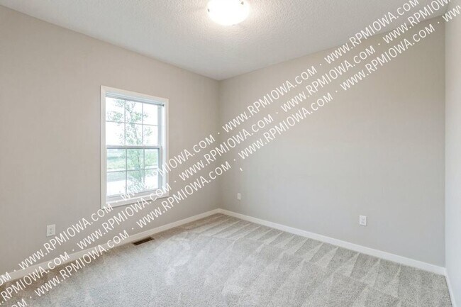 Building Photo - PRAIRIE TRAIL!! 4 Bed, 3 bath Home in Ankeny