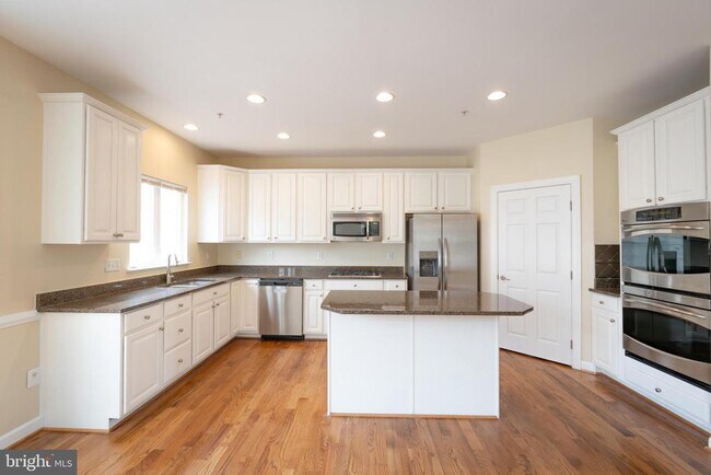 Building Photo - 4815 Portsmouth Rd