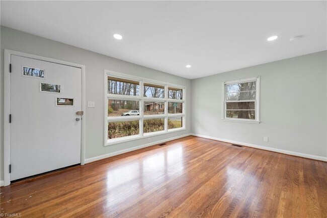 Building Photo - 2801 Wynnewood Dr