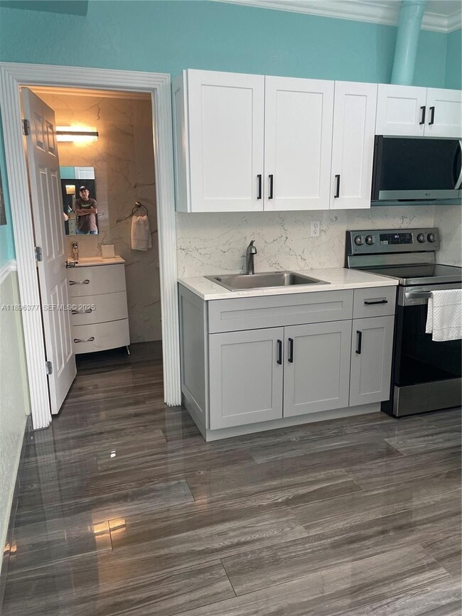 Building Photo - 240 NE 27th St