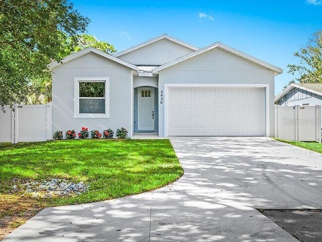 Building Photo - 2420 Valentine St