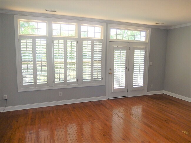 Building Photo - 2927 Imperial Oaks Dr
