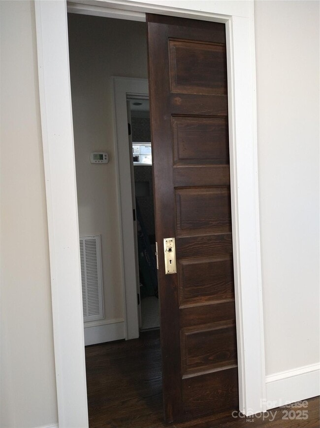 Building Photo - 1915 Hamorton Pl