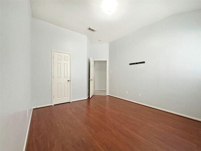 Building Photo - 2910 Lemmingham Dr