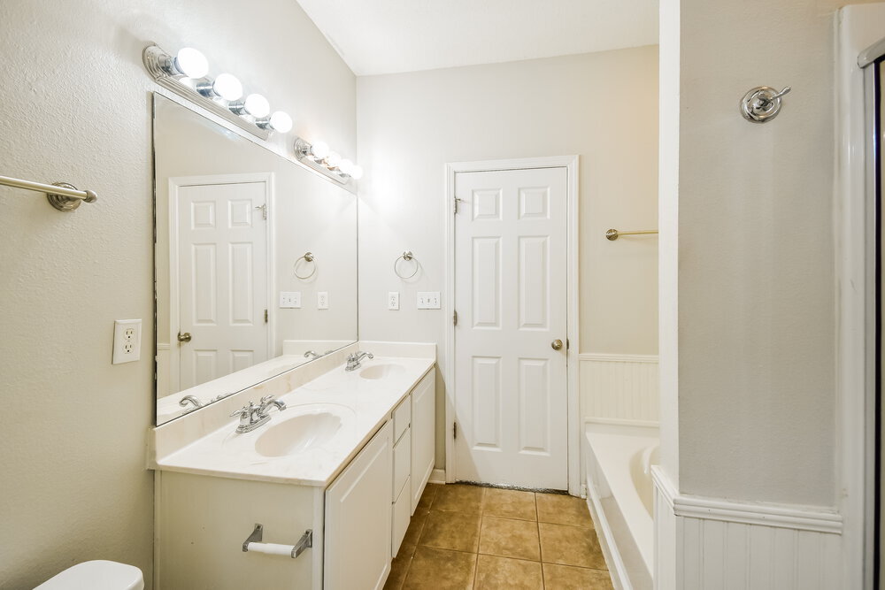 Building Photo - 9885 White Poplar Dr