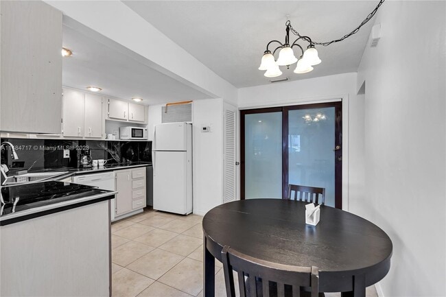 Building Photo - 2175 NE 56th St