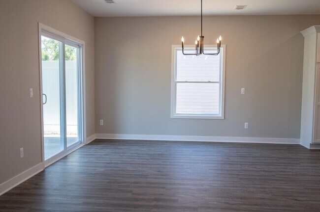 Building Photo - 8441 Oak Shade Cir