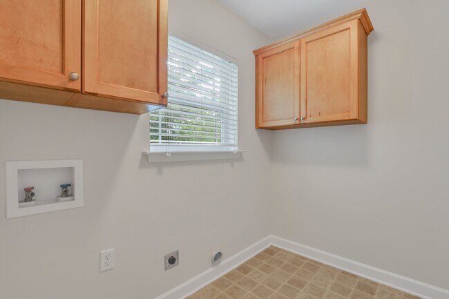 Building Photo - 175 Summer Hill Ct