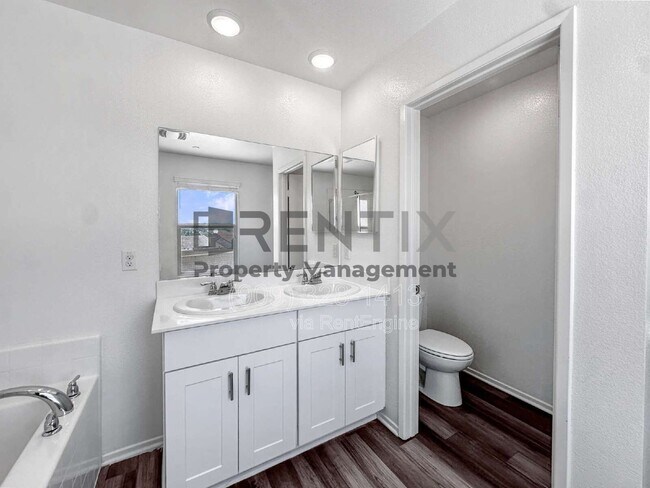 Building Photo - 15739 Yosemite St