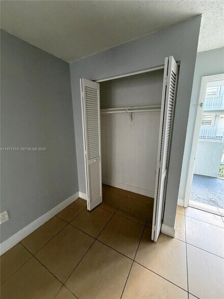 Building Photo - 1735 W 60th St