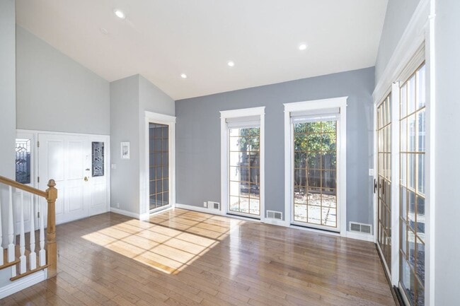 Building Photo - Beautifully Appointed 5 Bed, 4 Bath Executive Home