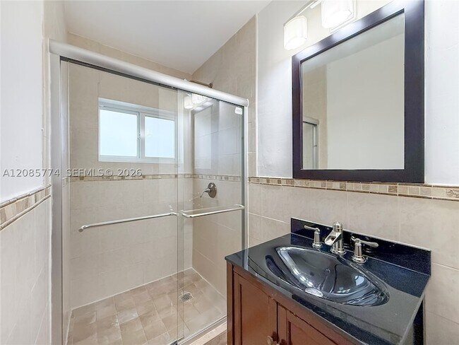 Building Photo - 3128 Coconut Grove Dr