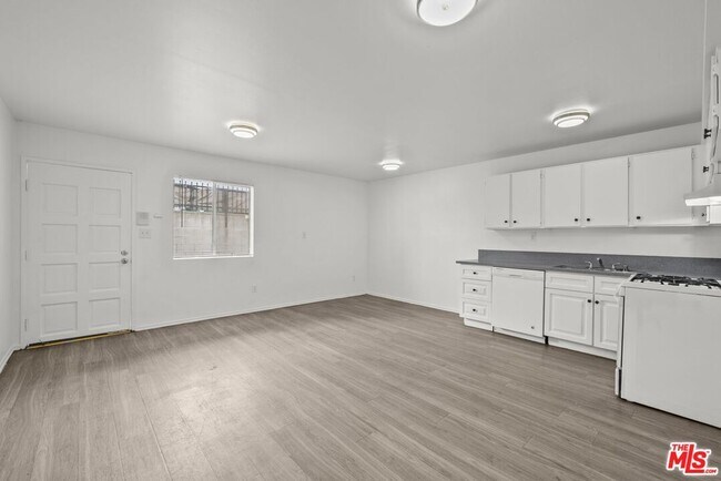 Building Photo - 14333 Haynes St