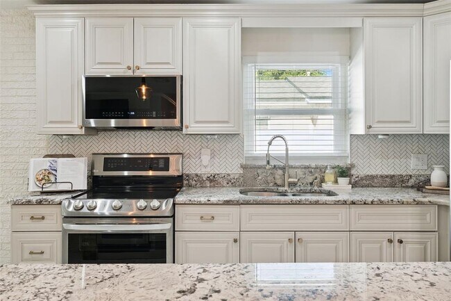 Building Photo - 622 Beverly Ave