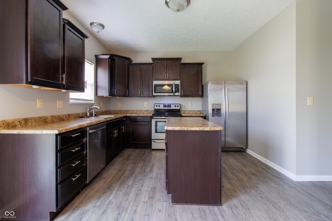 Building Photo - 856 Adena Ln