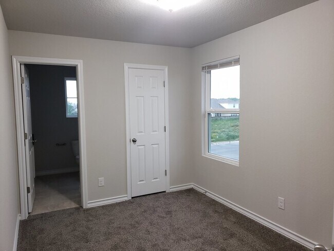 Building Photo - Townhome for rent