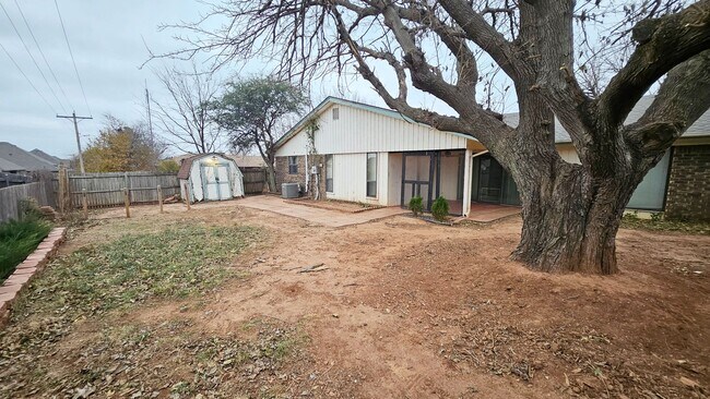 Building Photo - Four Bed/2 Bath Near Lake Hefner