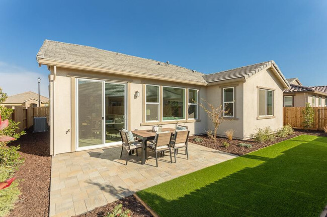 Building Photo - Gorgeous NEW Home in Roseville!