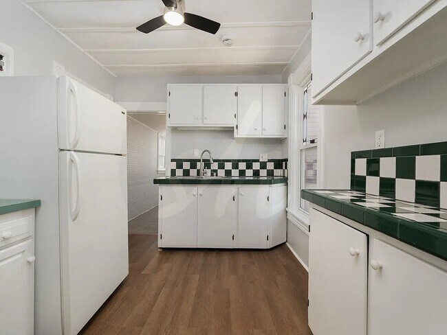 Building Photo - 317 E Monument St