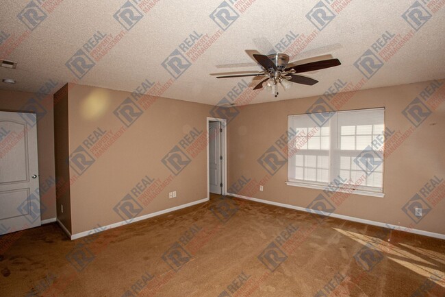 Building Photo - $2,500 – 4 Bed / 2.5 Bath house in South E...