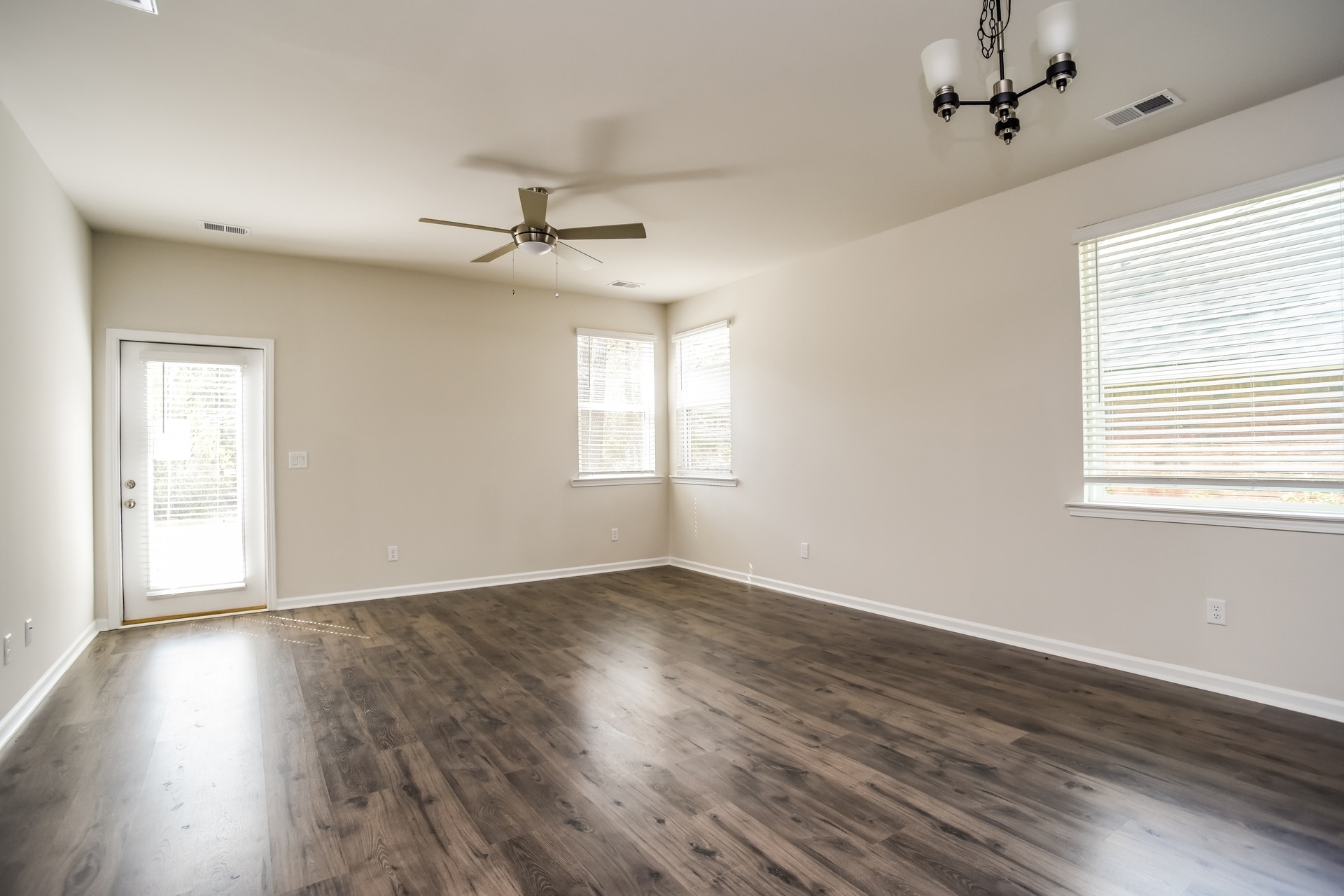 Building Photo - 1285 Warrens Way