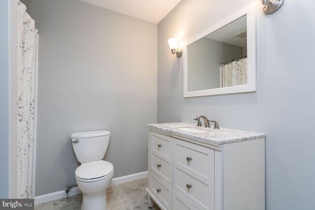 Building Photo - 7 Belaire Way