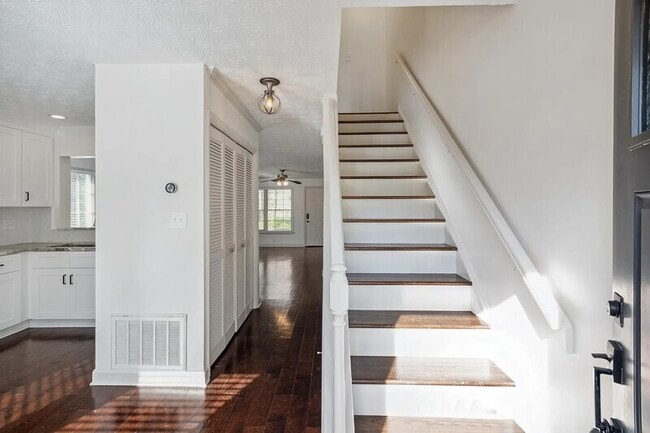 Building Photo - 401 Defoors Landing NW