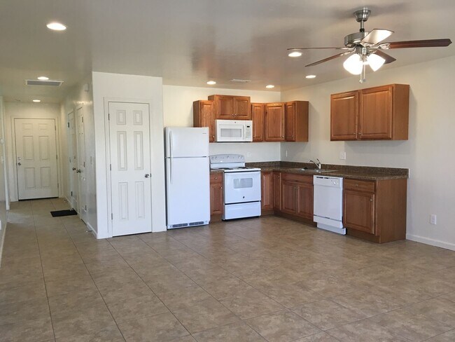 Building Photo - 4483 N Miner Rd