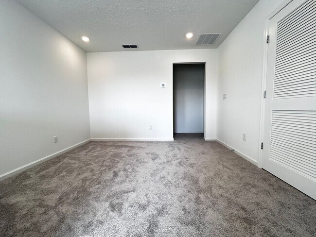 Building Photo - Brand New 4/3.5 Two Story Home with Loft. ...