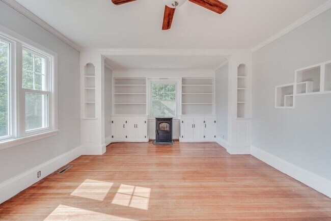 Building Photo - 1 Hickory Hill Dr