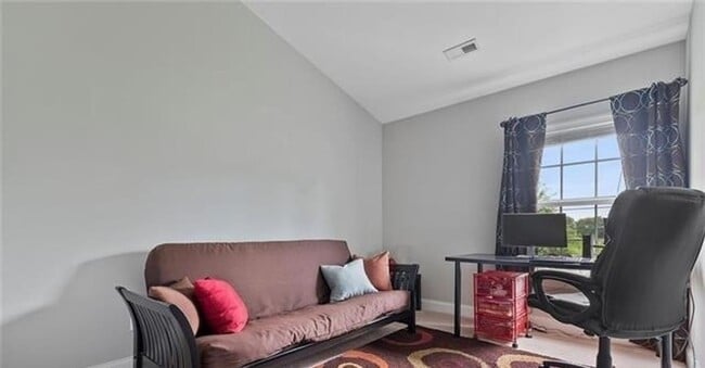 Building Photo - Spacious 3BR/2 BA Townhome Located in Caba...