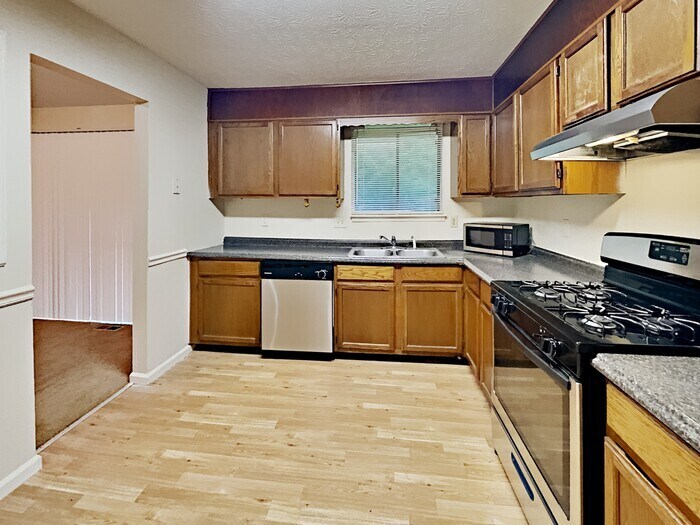 Building Photo - 8401 Beechwood Trce
