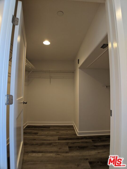 Building Photo - 5143 White Oak Ave