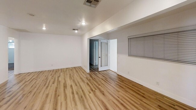 Building Photo - Charming Redlands Home