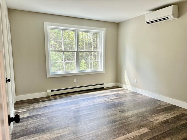Building Photo - New 3 bed, 3 bath house with in law apt on...