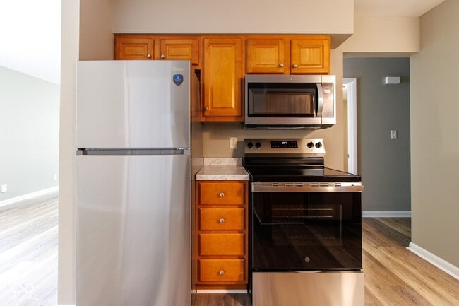 Building Photo - 432 Woodview Dr