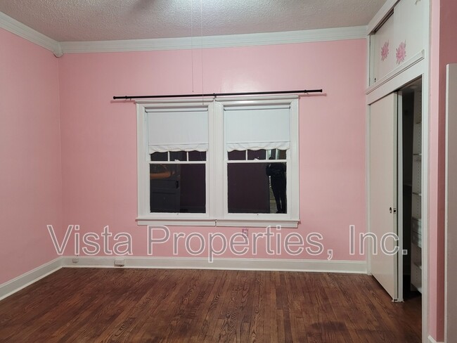 Building Photo - 1121 Elm St